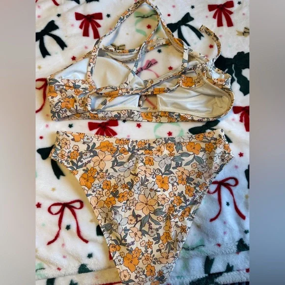 CUPSHE Floral bathing suit set - Picture 2 of 4